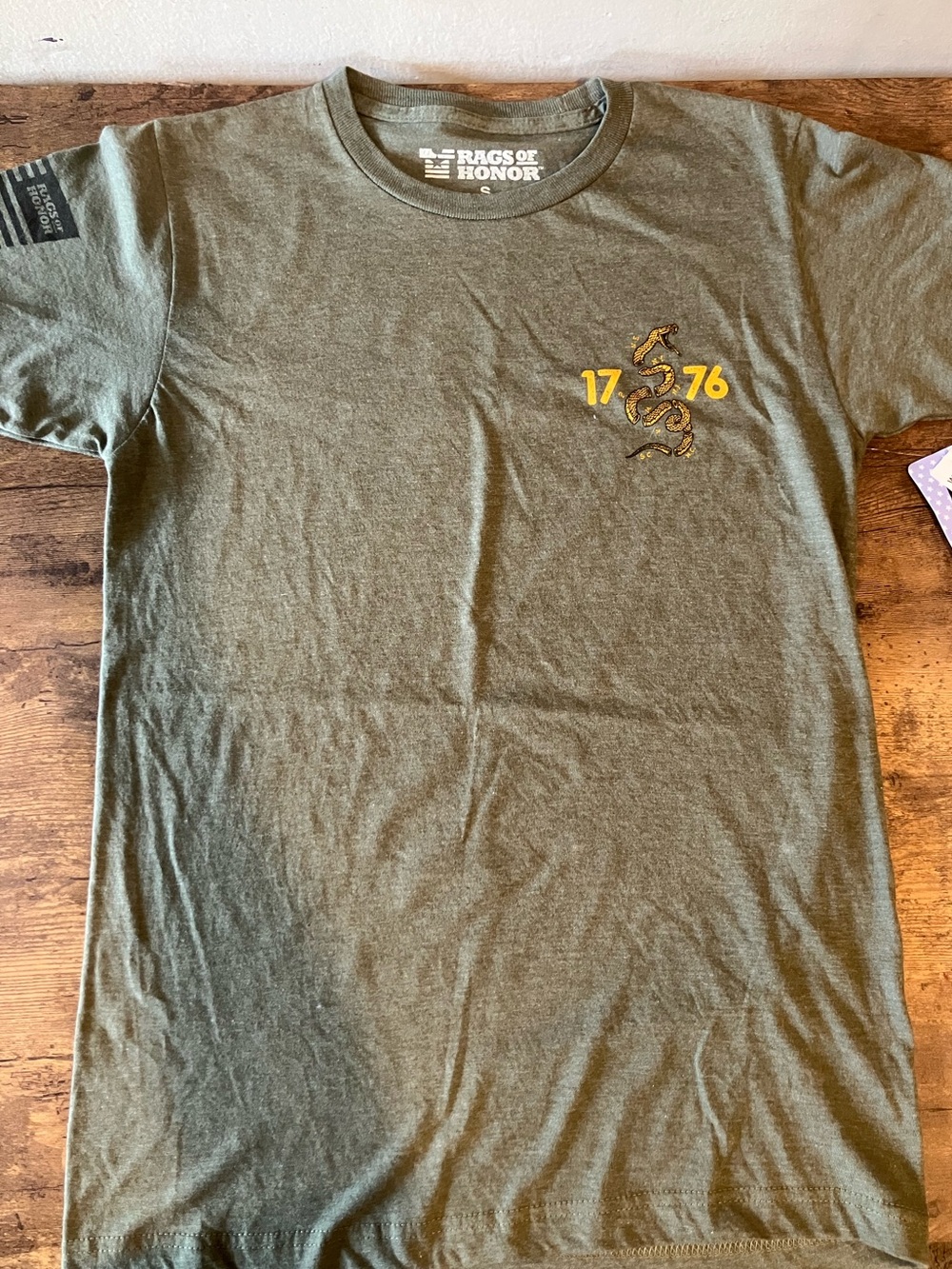 Rags of honor graphics T-shirt - Picture 4 of 7